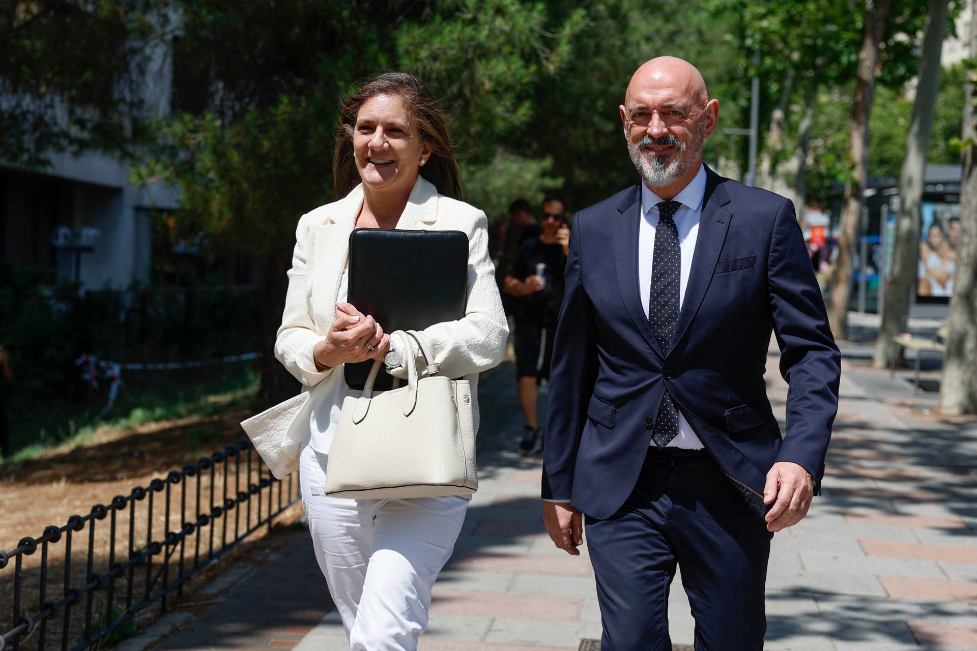 El juez del 'caso Begoña Gómez' toma declaración este lunes como investigados a Barrabés y al rector de la UCM El juez del 'caso Begoña Gómez' toma declaración este lunes como investigados a Barrabés y al rector de la UCM