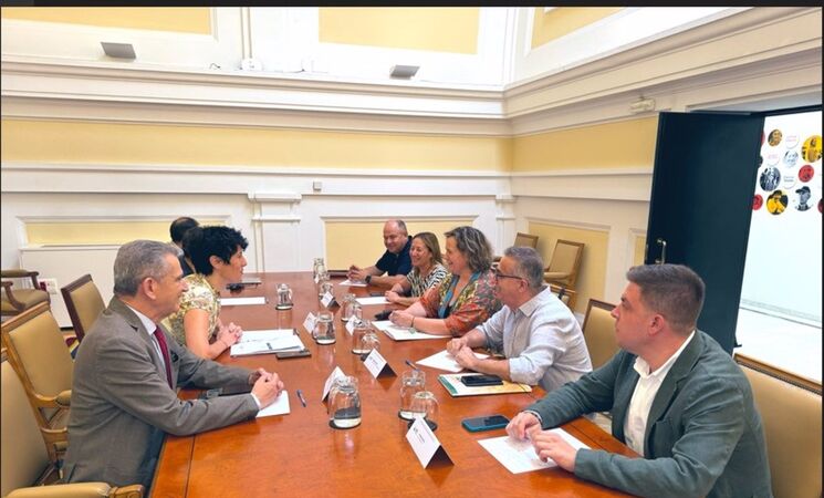 UPA-UCE le traslada a la Ministra Elma Sáiz la necesidad de aportar soluciones a la situación de las personas migrantes en la agricultura y la ganadería” UPA-UCE le traslada a la Ministra Elma Sáiz la necesidad de aportar soluciones a la situación de las personas migrantes en la agricultura y la ganadería”