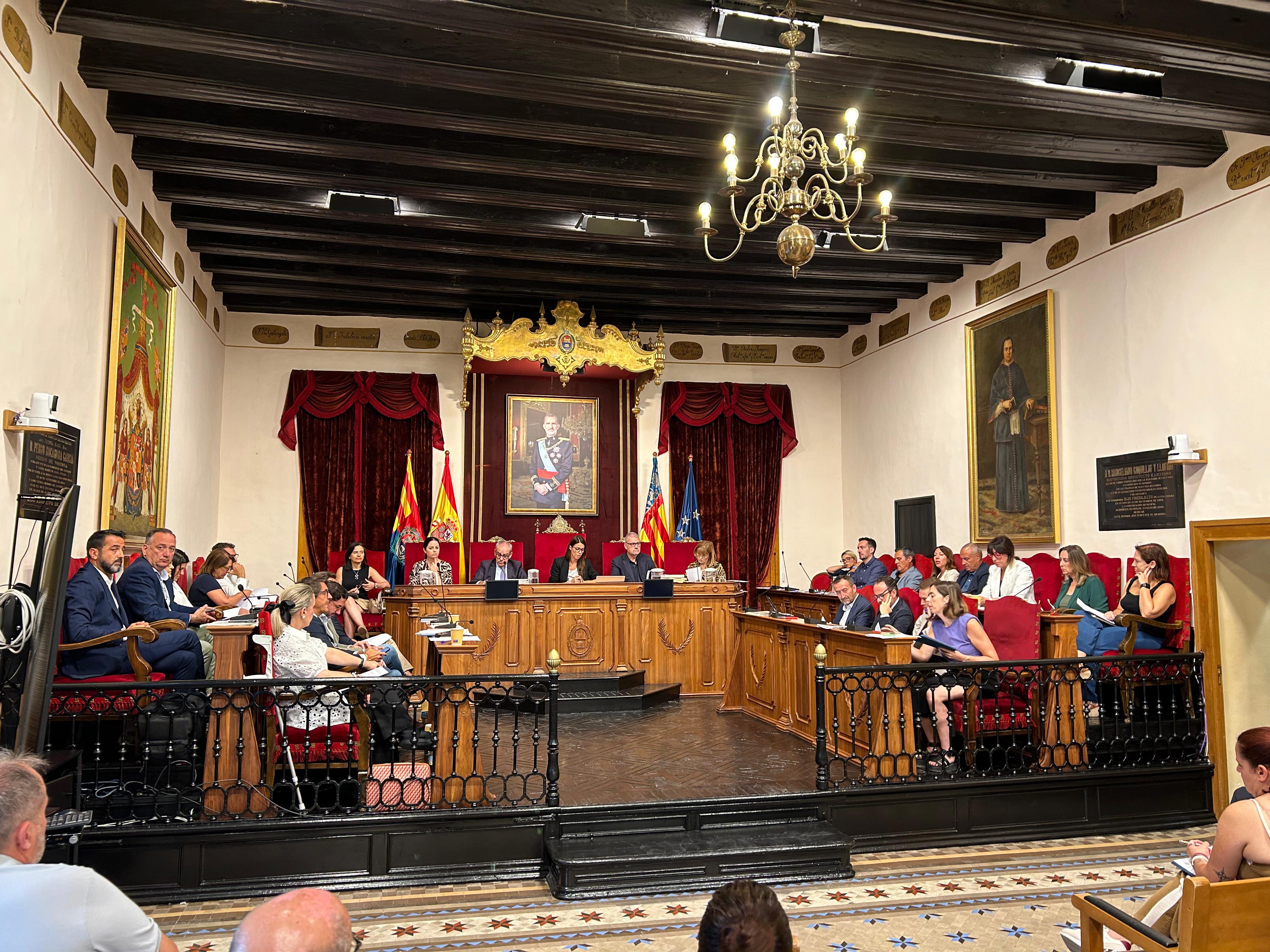 PP y Vox cierran en Elche el ciclo de plenos del primer semestre pidiendo modificar la Ley de Protección del Palmeral PP y Vox cierran en Elche el ciclo de plenos del primer semestre pidiendo modificar la Ley de Protección del Palmeral