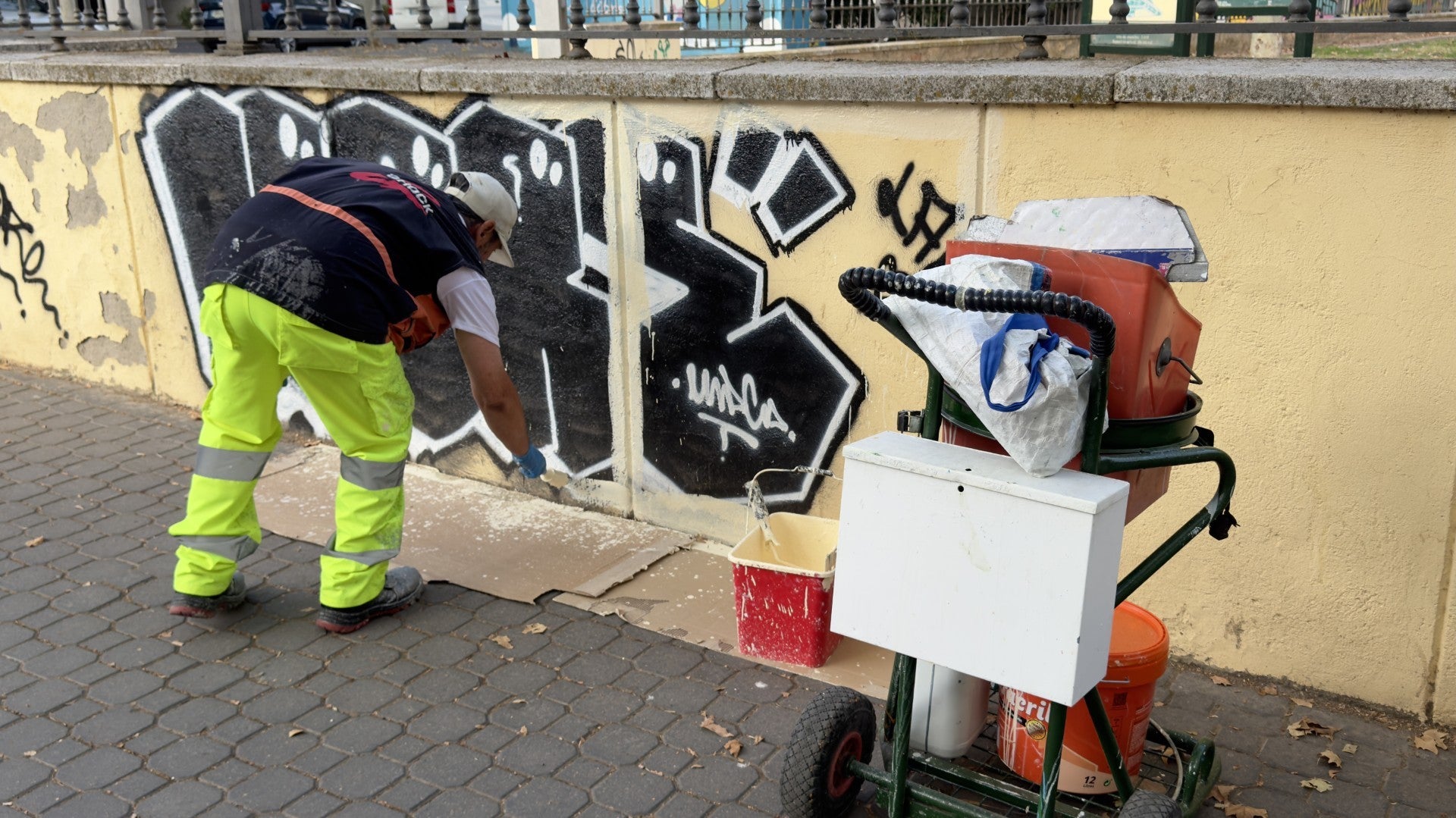 Experiencia piloto en Ciudad Real para la eliminar pintadas en fachadas y mobiliario urbano Experiencia piloto en Ciudad Real para la eliminar pintadas en fachadas y mobiliario urbano