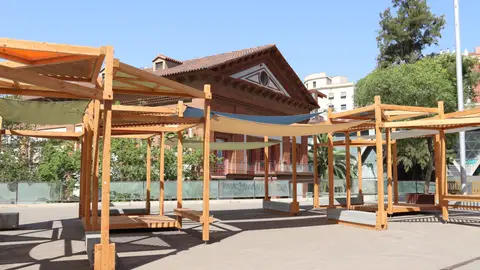 Barcelona instal·la 3 sistemes per crear ombra en diferents espais de la ciutat Barcelona instal·la 3 sistemes per crear ombra en diferents espais de la ciutat