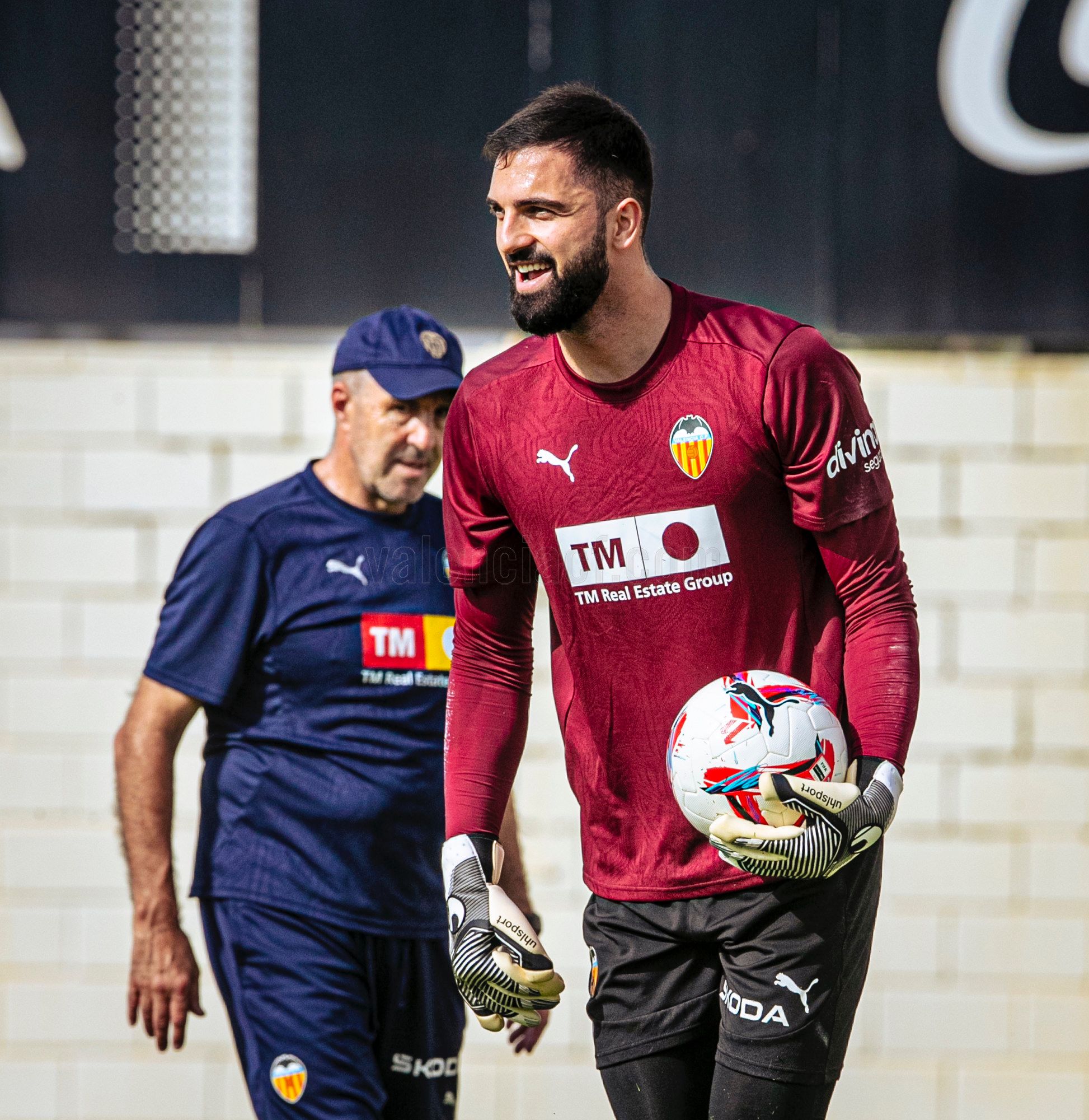 Oficial: Mamardashvili ficha por el Liverpool y se queda cedido en el Valencia Oficial: Mamardashvili ficha por el Liverpool y se queda cedido en el Valencia