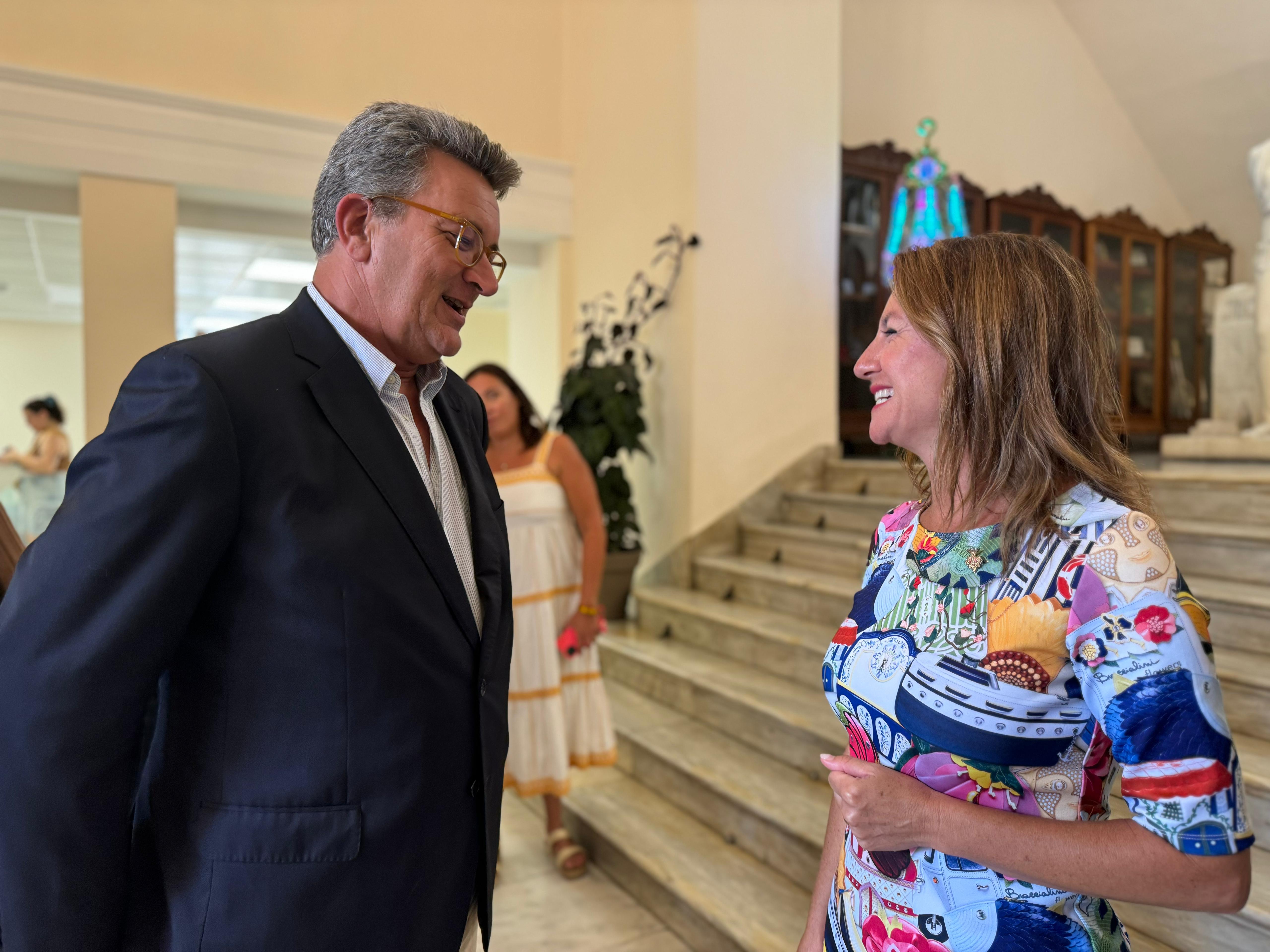 Martínez Mus y Carrasco avanzan en la finalización de la Ronda Oeste y acuerdan la expansión del TRAM hasta las playas Martínez Mus y Carrasco avanzan en la finalización de la Ronda Oeste y acuerdan la expansión del TRAM hasta las playas