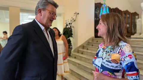 Martínez Mus y Carrasco avanzan en la finalización de la Ronda Oeste y acuerdan la expansión del TRAM hasta las playas Martínez Mus y Carrasco avanzan en la finalización de la Ronda Oeste y acuerdan la expansión del TRAM hasta las playas