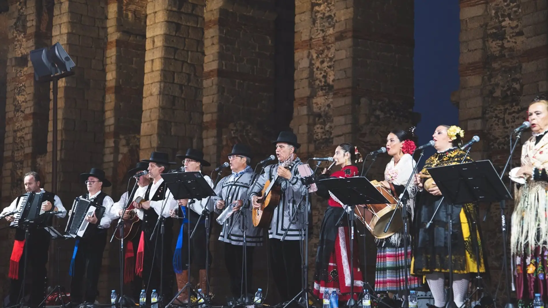 El Festival Folklórico de los Pueblos del Mundo llega este martes a Mérida con ritmos americanos, africanos y extremeños El Festival Folklórico de los Pueblos del Mundo llega este martes a Mérida con ritmos americanos, africanos y extremeños