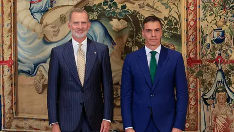 El Rey Felipe VI y el presidente del Gobierno, Pedro Sánchez, en el Palacio de La Almudaina. El Rey Felipe VI y el presidente del Gobierno, Pedro Sánchez, en el Palacio de La Almudaina.