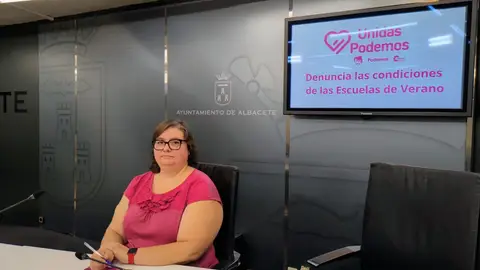 Unidas Podemos denuncia las condiciones de las Escuelas de Verano de Albacete La concejala de Unidas Podemos en el Ayuntamiento de Albacete, Mª Nieves Navarro.