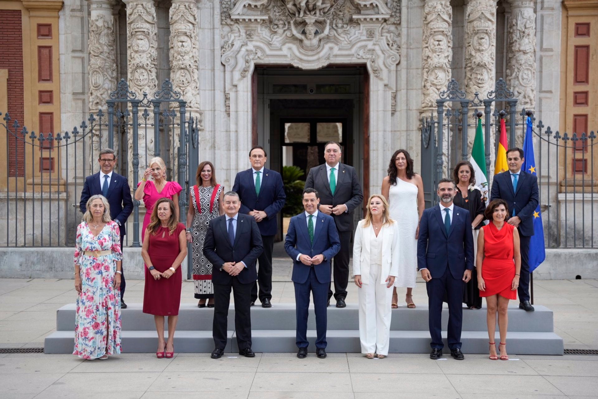 Moreno pide "compromiso, esfuerzo y dedicación" a los nuevos consejeros: "Tenéis todo el mes de agosto para estudiar" Moreno pide "compromiso, esfuerzo y dedicación" a los nuevos consejeros: "Tenéis todo el mes de agosto para estudiar"