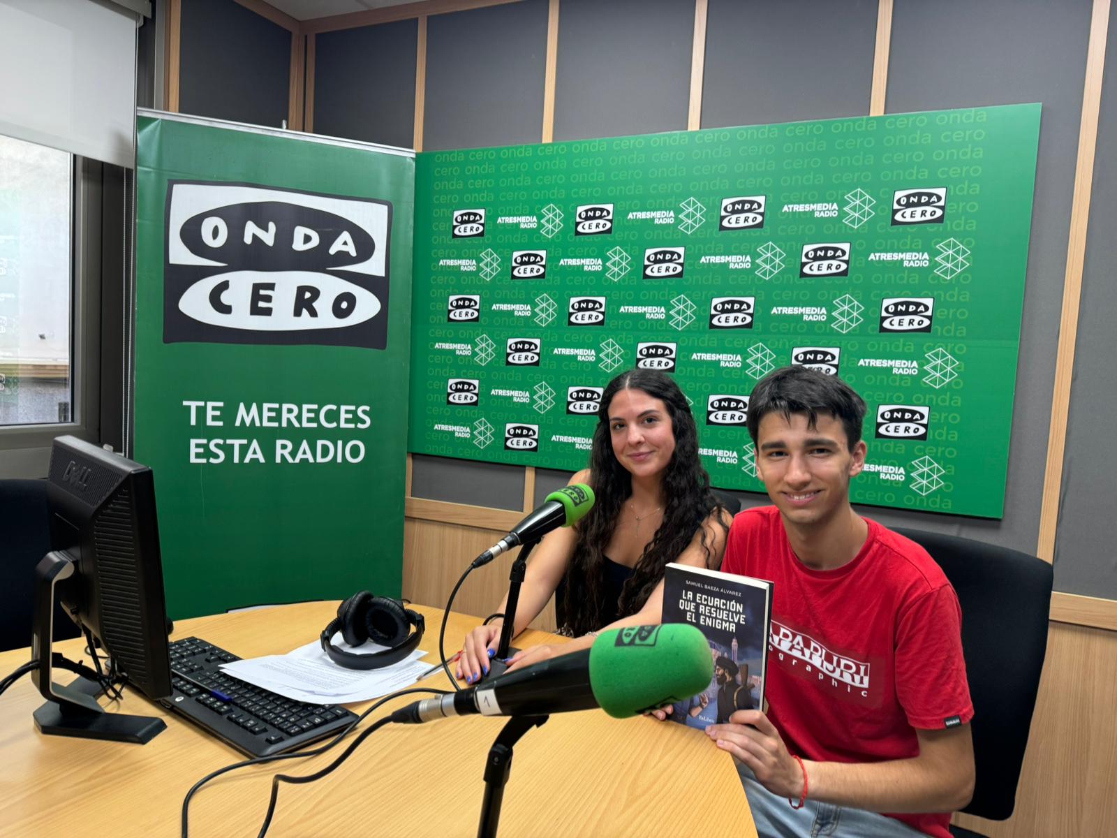 Samuel Baeza nos presenta su libro ''La ecuación que resuelve el enigma'' Samuel Baeza nos presenta su libro ''La ecuación que resuelve el enigma''