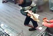 Tres detenidos por hurtos en joyerías y un robo en una tienda de antigüedades de Cantabria Tres detenidos por hurtos en joyerías y un robo en una tienda de antigüedades de Cantabria