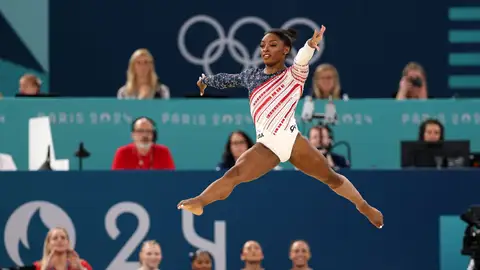 Biles conduce a Estados Unidos al oro por equipos en gimnasia artística Biles conduce a Estados Unidos al oro por equipos en gimnasia artística