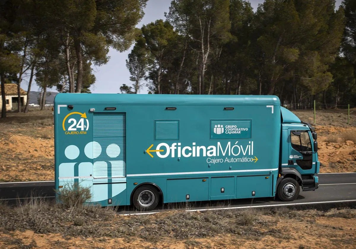 Una nueva oficina móvil de Cajamar atenderá a pequeños municipios de Almería Una nueva oficina móvil de Cajamar atenderá a pequeños municipios de Almería