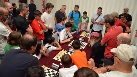 El Festival Internacional de Ajedrez de Extremadura cierra su paso por Mérida con récord de participación El Festival Internacional de Ajedrez de Extremadura cierra su paso por Mérida con récord de participación