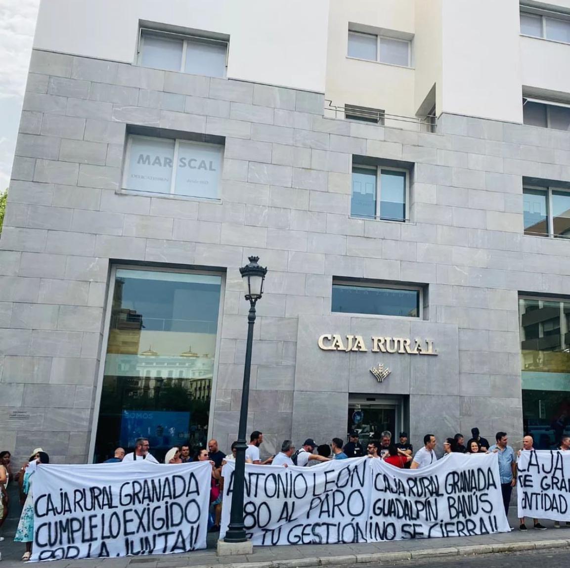 "El tiempo es un lujo que no podemos permitirnos" - Concentración Hotel Guadalpin Banús "El tiempo es un lujo que no podemos permitirnos" - Concentración Hotel Guadalpin Banús