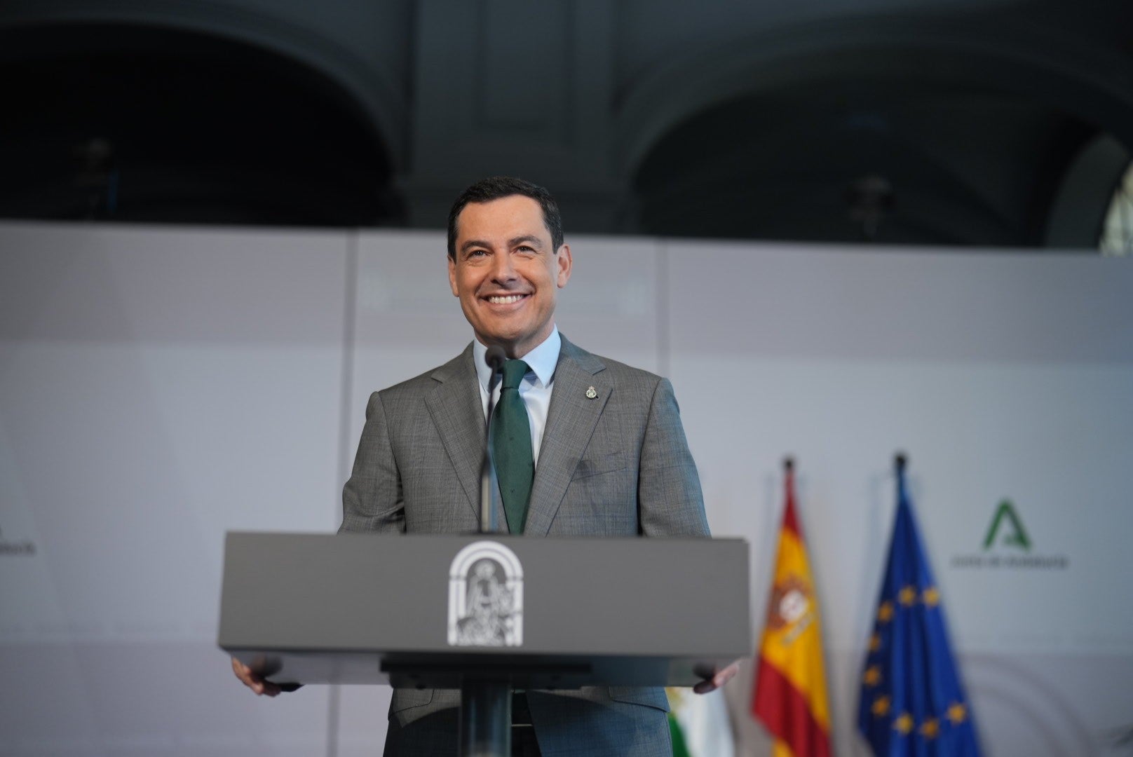 El nuevo gobierno andaluz estará formado por 14 consejerías integradas por ocho mujeres y seis hombres El nuevo gobierno andaluz estará formado por 14 consejerías integradas por ocho mujeres y seis hombres