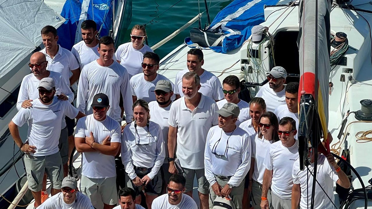 Felipe VI participa en la primera regata de la Copa del Rey a bordo del ' Aifos' | Onda Cero Radio
