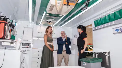 La alcaldesa de Castellón, Begoña Carrasco, en su visita a la sede de la empresa Ambulancias CSA La alcaldesa de Castellón, Begoña Carrasco, en su visita a la sede de la empresa Ambulancias CSA