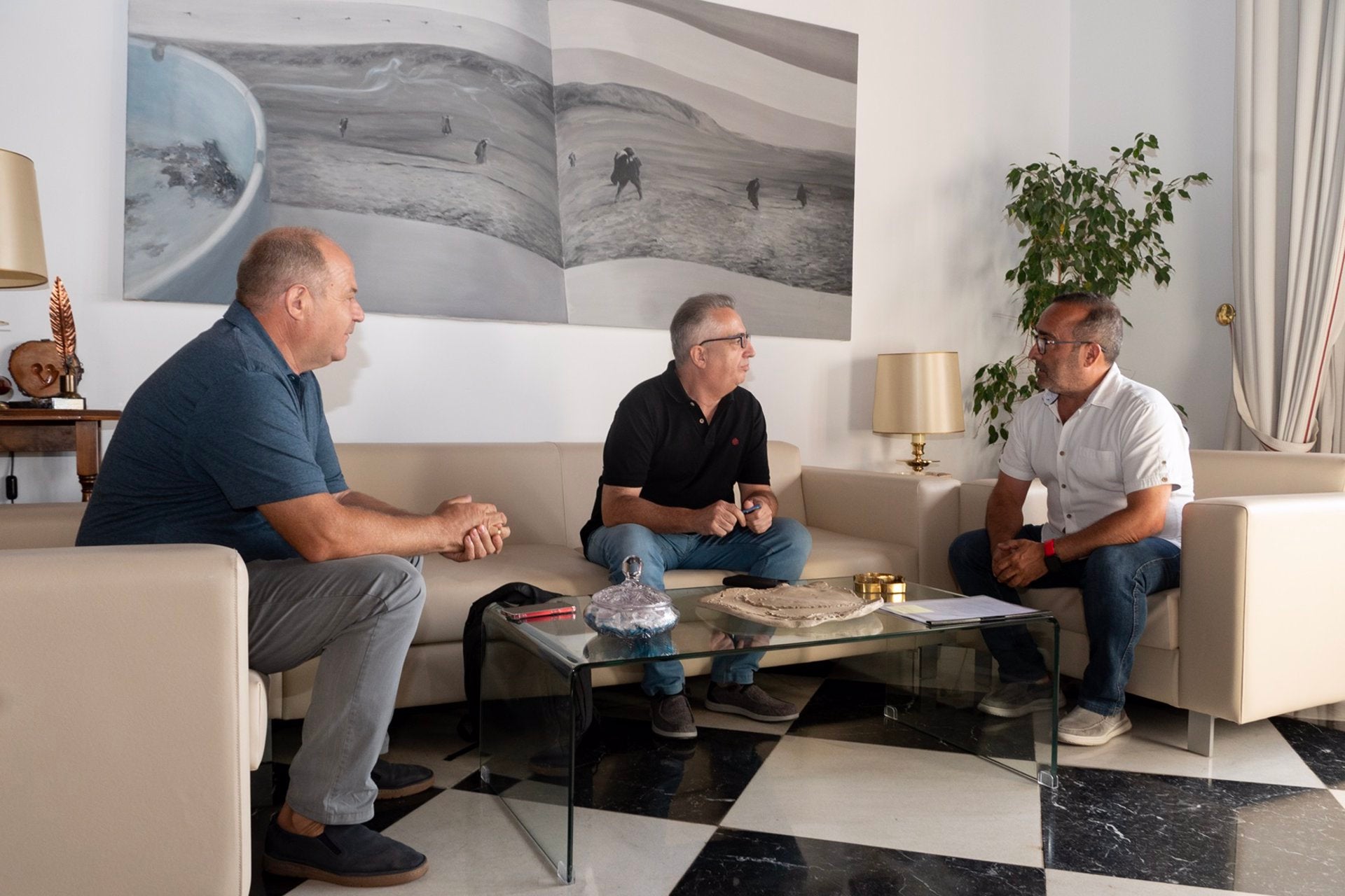 El presidente de la Diputación de Cáceres se reúne con UPA y muestra su compromiso de ayudar a agricultores y ganaderos cacereños El presidente de la Diputación de Cáceres se reúne con UPA y muestra su compromiso de ayudar a agricultores y ganaderos cacereños