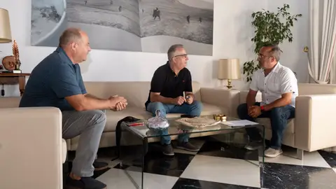 El presidente de la Diputación de Cáceres se reúne con UPA y muestra su compromiso de ayudar a agricultores y ganaderos cacereños El presidente de la Diputación de Cáceres se reúne con UPA y muestra su compromiso de ayudar a agricultores y ganaderos cacereños