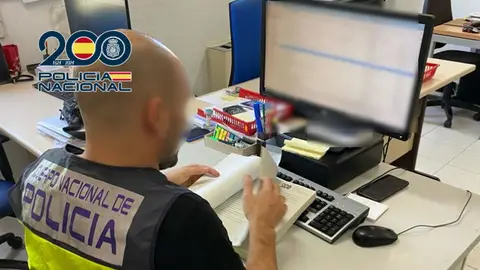 Agente Policía Nacional de Elche. Agente Policía Nacional de Elche.