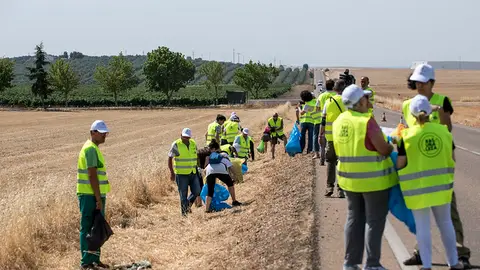 Libera alerta de las consecuencias del abandono de basuraleza en carreteras en plena operación salida Libera alerta de las consecuencias del abandono de basuraleza en carreteras en plena operación salida