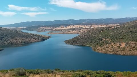 Imagen del embalse de Fresneda