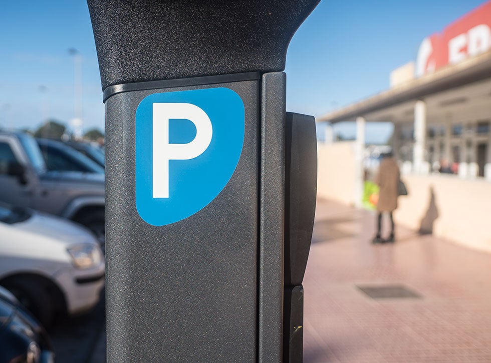 El nuevo tique electrónico para la zona azul y las nuevas medidas del Área de Litoral centran el último Formentera al día de julio El nuevo tique electrónico para la zona azul y las nuevas medidas del Área de Litoral centran el último Formentera al día de julio