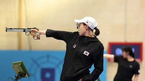 Kim Yeji, del equipo de la República de Corea dispara durante la final femenina de pistola de aire comprimido de 10m el segundo día de los Juegos Olímpicos París 2024 Kim Yeji, del equipo de la República de Corea dispara durante la final femenina de pistola de aire comprimido de 10m el segundo día de los Juegos Olímpicos París 2024