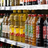 Varias botellas de aceite en los lineales de supermercado - David Zorrakino - Europa Press - Archivo Varias botellas de aceite en los lineales de supermercado - David Zorrakino - Europa Press - Archivo