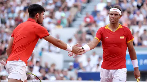 Carlos Alcaraz y Rafa Nadal durante el partido de cuartos de final de los JJOO de París Carlos Alcaraz y Rafa Nadal durante el partido de cuartos de final de los JJOO de París