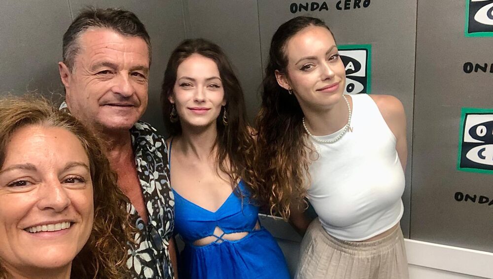 La quinta generación de esta familia, Niedziela y Emily Raluy, visitan los estudios de Onda Cero Marina Baixa, junto con Serge Gambi, personalidad de la comarca muy vinculada al mundo del espectáculo, para contarnos de manera muy divertida cómo es la vida en el Circo y qué nos aguarda bajo la lona de su gran carpa...