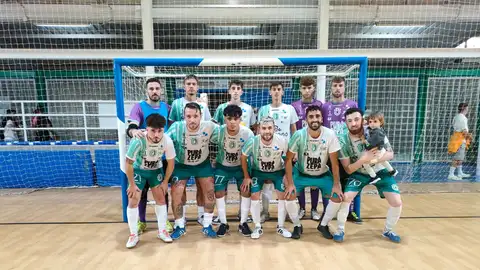 La renuncia del United Elche da al Joventut d'Elx jugar en Tercera División El Joventut d'Elx jugará en Tercera la próxima temporada a pesar de descender.