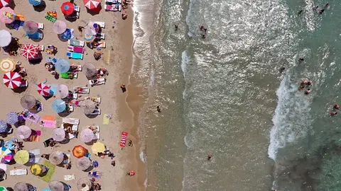 Perder las maletas, mal tiempo y posibles estafas, los principales miedos de los españoles en vacaciones Perder las maletas, mal tiempo y posibles estafas, los principales miedos de los españoles en vacaciones