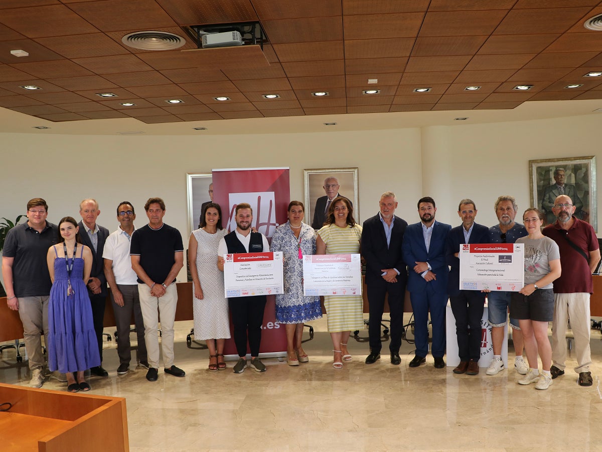 Conciénciate, FEDALMA y la Asociación 'El Pirulí se benefician de las ayudas Compromiso Social de la UMH de Elche Conciénciate, FEDALMA y la Asociación 'El Pirulí se benefician de las ayudas Compromiso Social de la UMH de Elche