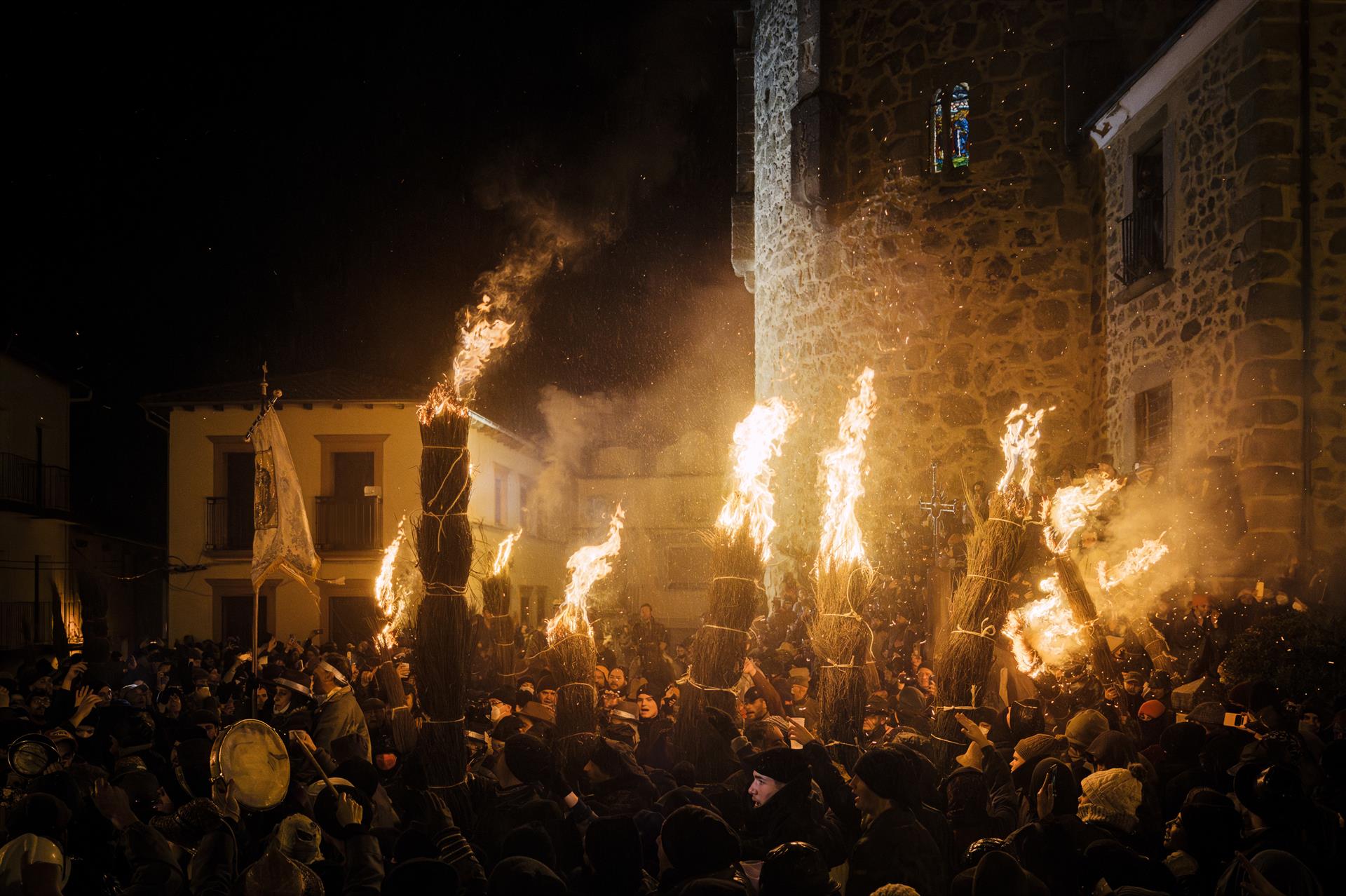 Los Escobazos de Jarandilla de la Vera logran la declaración de Fiesta de Interés Turístico Nacional Los Escobazos de Jarandilla de la Vera logran la declaración de Fiesta de Interés Turístico Nacional
