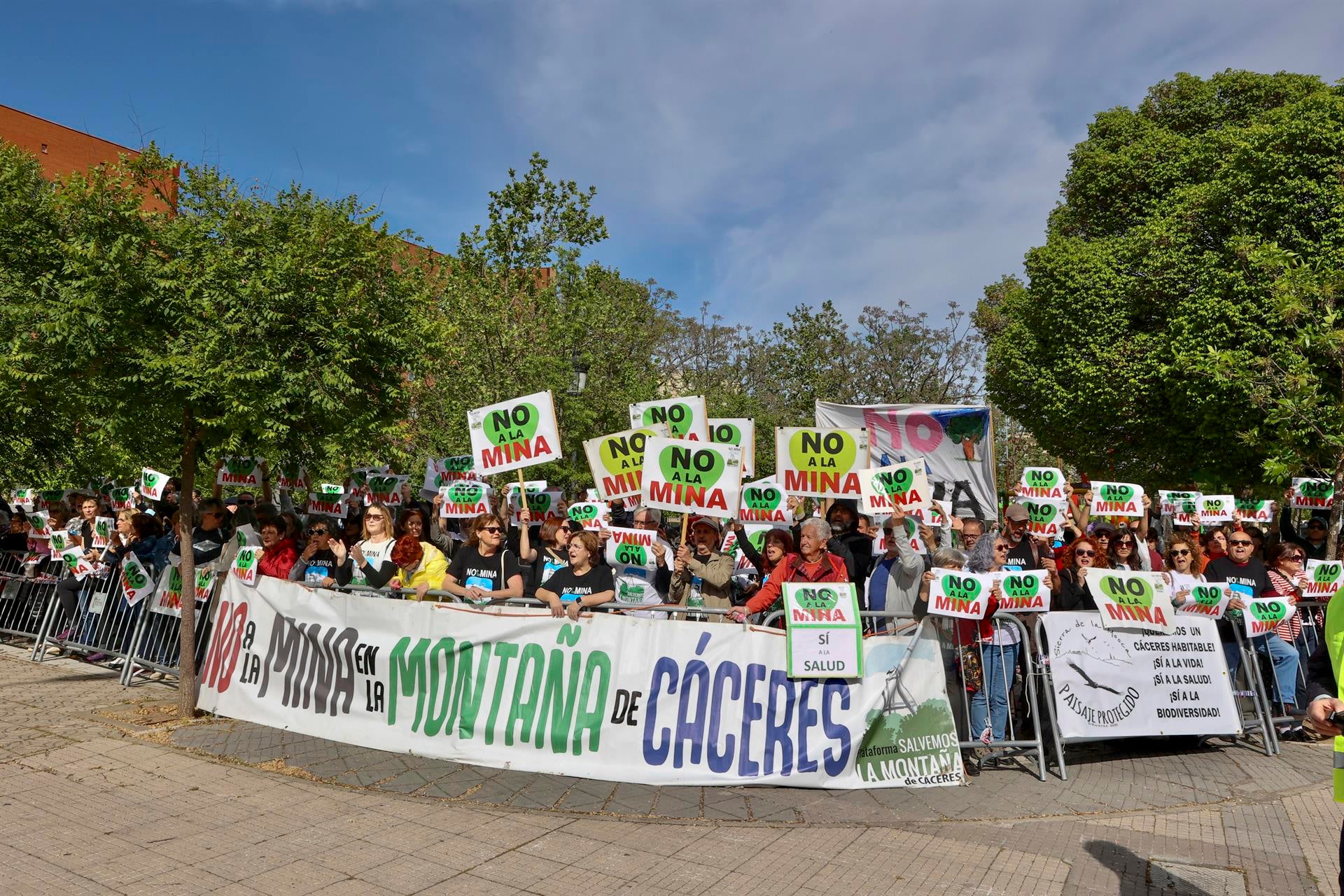 Salvemos la Montaña pide a los ayuntamientos de Cáceres y Sierra de Fuentes que defiendan sus aguas subterráneas Salvemos la Montaña pide a los ayuntamientos de Cáceres y Sierra de Fuentes que defiendan sus aguas subterráneas