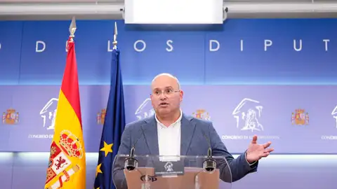El PP asegura que "el problema" de Sánchez "no es la oposición", sino que está "cercado por la corrupción" El PP asegura que "el problema" de Sánchez "no es la oposición", sino que está "cercado por la corrupción"