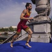 Alberto González durante la prueba de triatlón de los Juegos Olímpicos de París