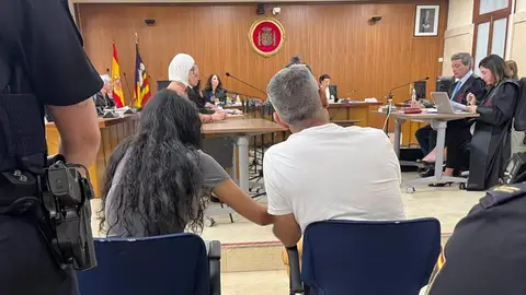 La Audiencia condena a 14 años de cárcel al matrimonio acusado de una gran estafa inmobiliaria en Palma La Audiencia condena a 14 años de cárcel al matrimonio acusado de una gran estafa inmobiliaria en Palma