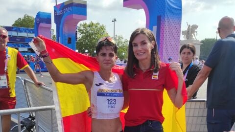 La Reina con la medalla de plata en marcha Maria Pérez