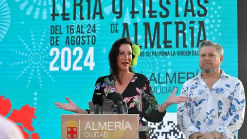 La alcalesa, María del Mar Vázquez y el concejal de cultura y educación, Diego Cruz presentan la feria en honor a la Virgen del Mar La alcalesa, María del Mar Vázquez y el concejal de cultura y educación, Diego Cruz presentan la feria en honor a la Virgen del Mar