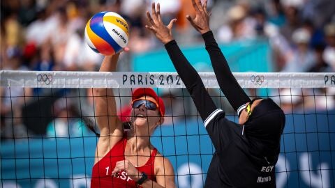 La benidormense Liliana F.Steiner y su compañera Paula Soria, en las eliminatorias de los JJOO de París