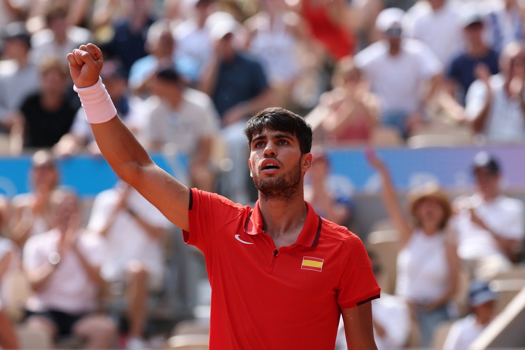 Carlos Alcaraz, a un paso de las medallas tras ganar a Tommy Paul en cuartos Carlos Alcaraz, a un paso de las medallas tras ganar a Tommy Paul en cuartos
