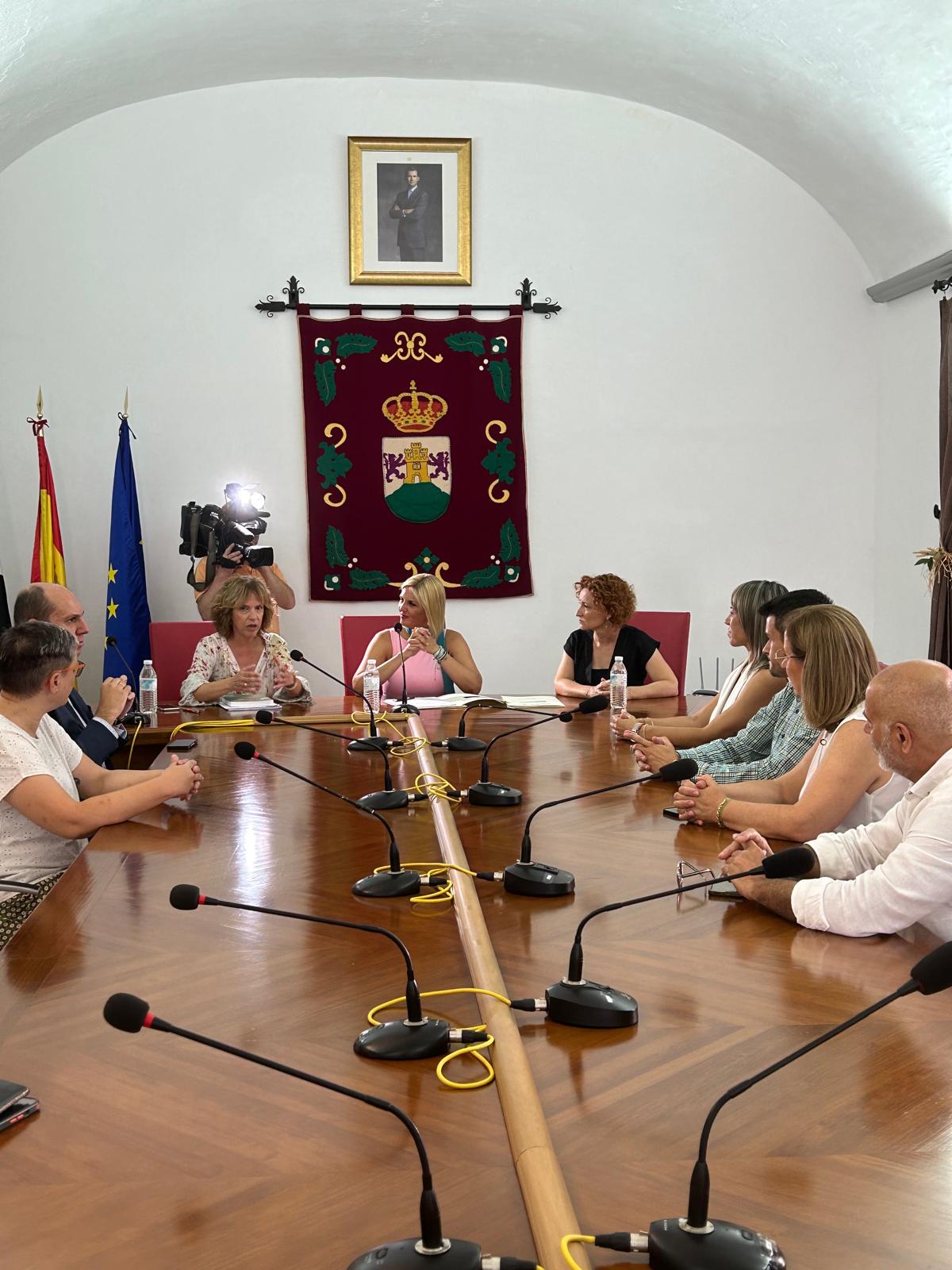 La Junta de Extremadura cede de forma gratuita un inmueble destinado a Centro de Día en Burguillos del Cerro La Junta de Extremadura cede de forma gratuita un inmueble destinado a Centro de Día en Burguillos del Cerro