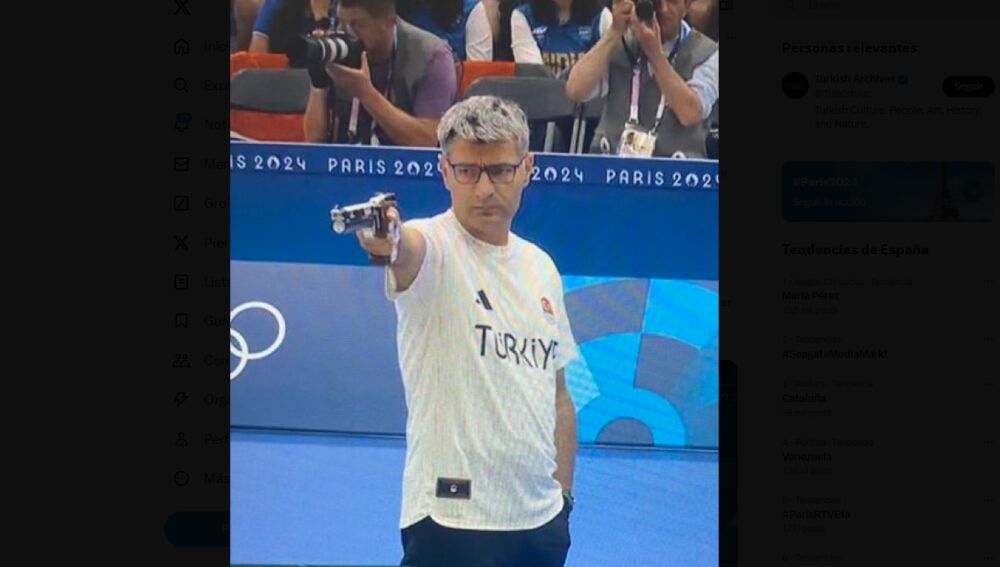 Yusuf Dikec, el tirador turco de 51 años que se ha hecho viral por ganar una medalla con una mano en el bolsillo