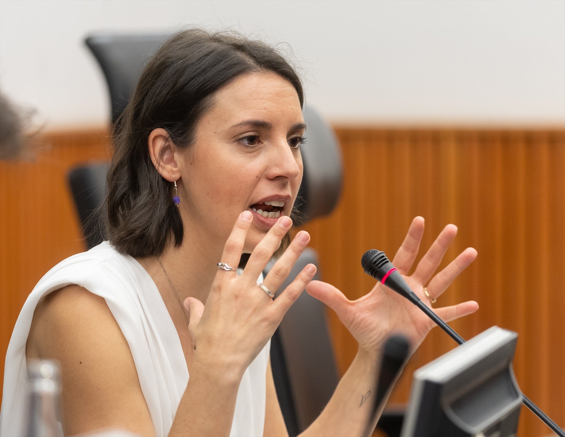 Irene Montero defiende a la boxeadora Imane Khelif y tacha a Ayuso de tránsfoba Irene Montero defiende a la boxeadora Imane Khelif y tacha a Ayuso de tránsfoba