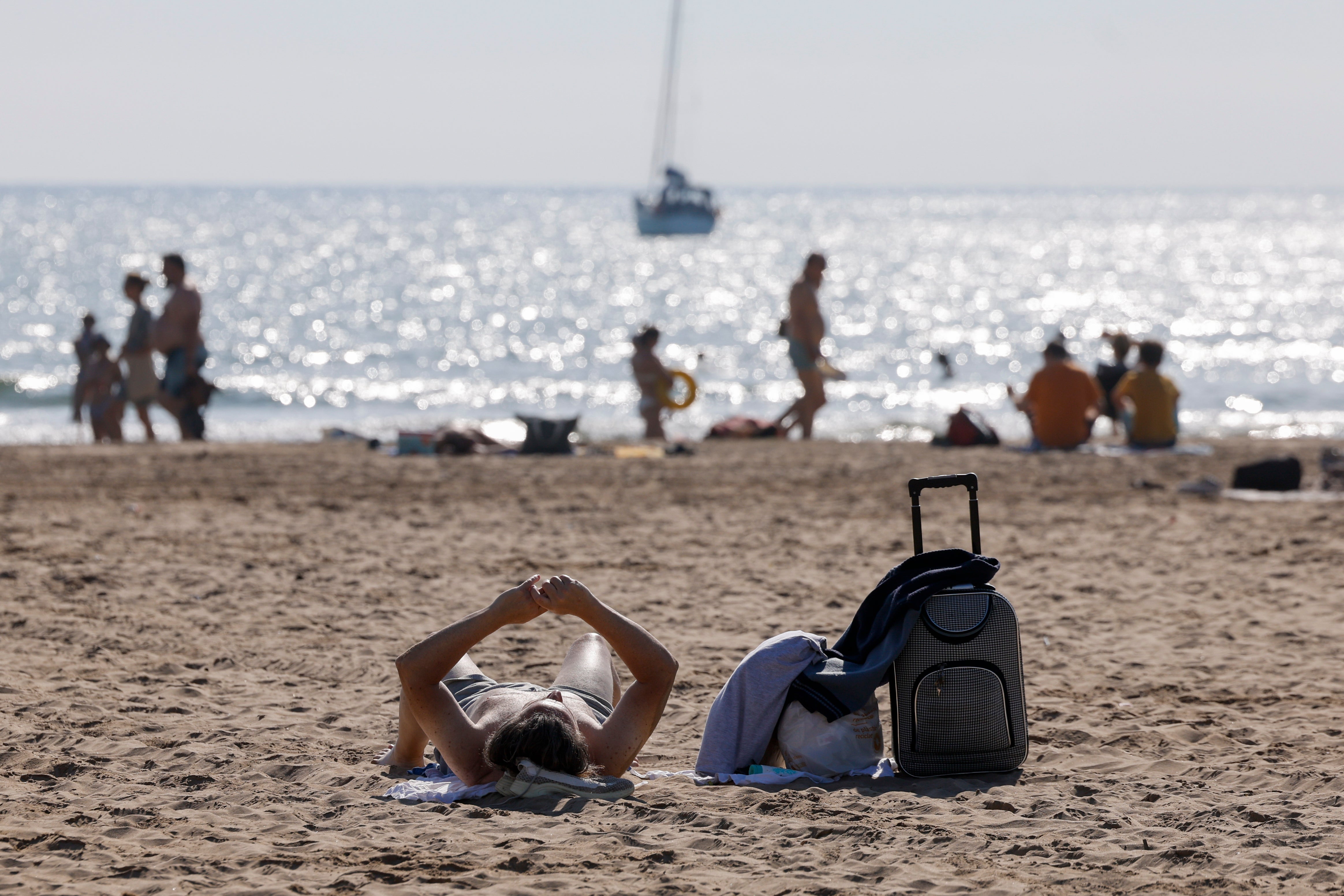 Ni rastro de lluvia y temperaturas rondando los 30º en toda la Marina Baixa Ni rastro de lluvia y temperaturas rondando los 30º en toda la Marina Baixa