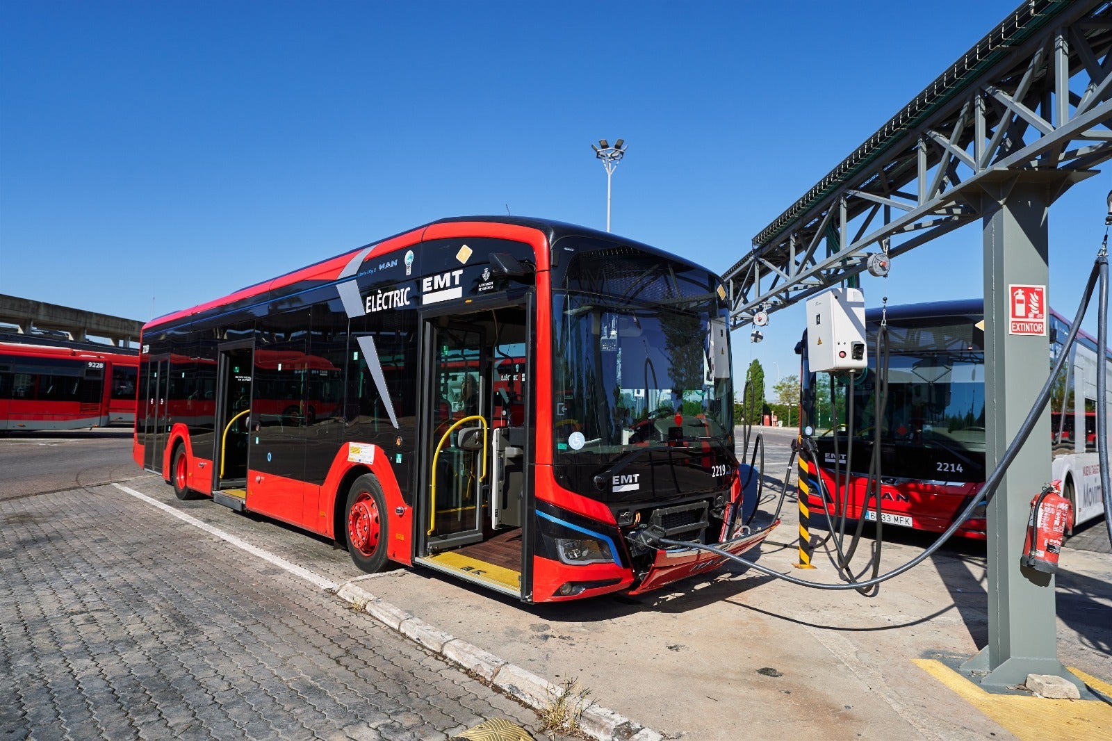 Un nuevo sistema de gestión de autobuses mejorará el servicio, la regularidad y la puntualidad de EMT Valencia Un nuevo sistema de gestión de autobuses mejorará el servicio, la regularidad y la puntualidad de EMT Valencia