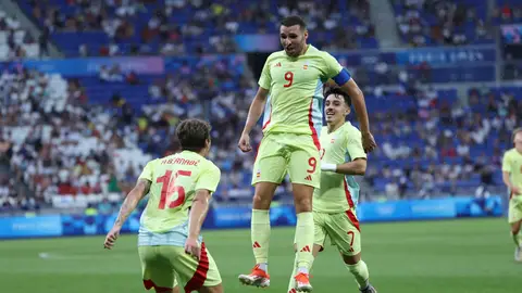 El delantero de España Abel Ruiz celebra su gol ante Japón La selección española de fútbol vence a Japón y avanza a semifinales en París 2024
