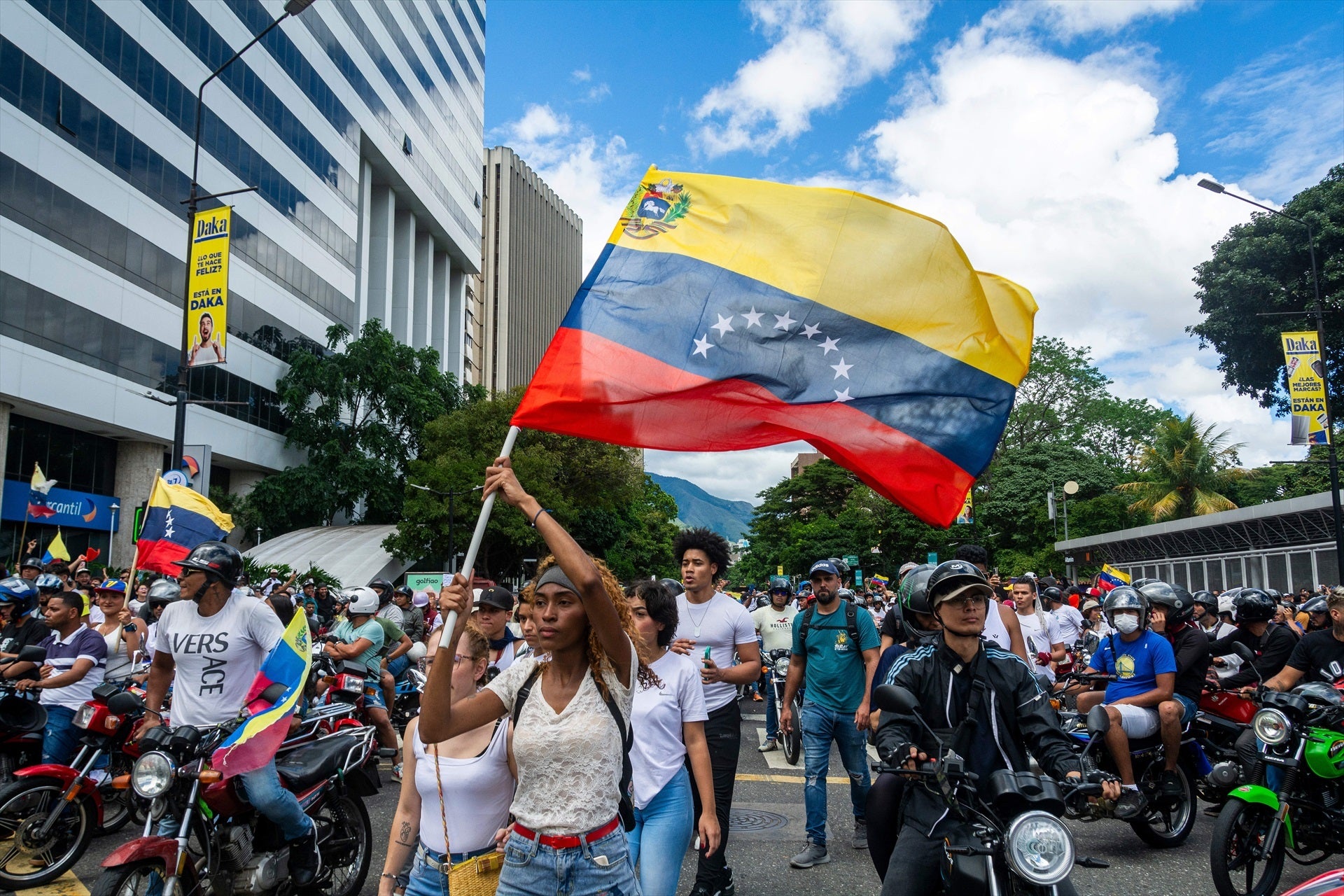Aumenta la tensión en Venezuela: Maduro anuncia la creación de cárceles tras las protestas, mientras Machado denuncia la represión Aumenta la tensión en Venezuela: Maduro anuncia la creación de cárceles tras las protestas, mientras Machado denuncia la represión